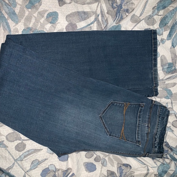 🎉 5 for $20 🎉 EUC cute bootcut jeans - Picture 3 of 3